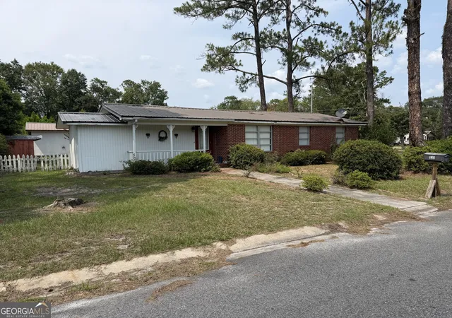 Photo 2 of Single family home for sale at 135 Morgan St, Waycross, GA 31501 | MLS# 10815019 | Listing updated on 2026-08-12