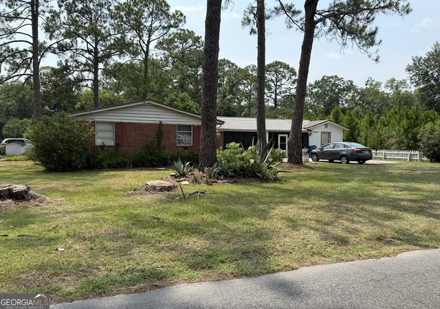 Photo 3 of Single family home for sale at 135 Morgan St, Waycross, GA 31501 | MLS# 10815019 | Listing updated on 2026-08-12