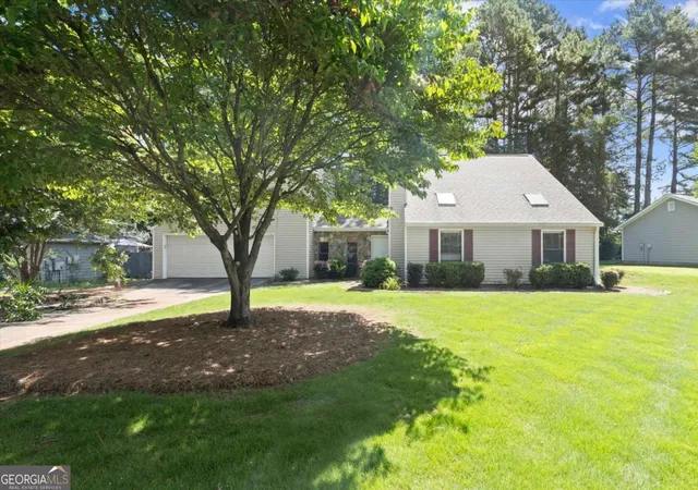 Photo 2 of Single family home for sale at 2272 Macby Dr, Marietta, GA 30066 | MLS# 10827080 | Listing updated on 2026-09-19
