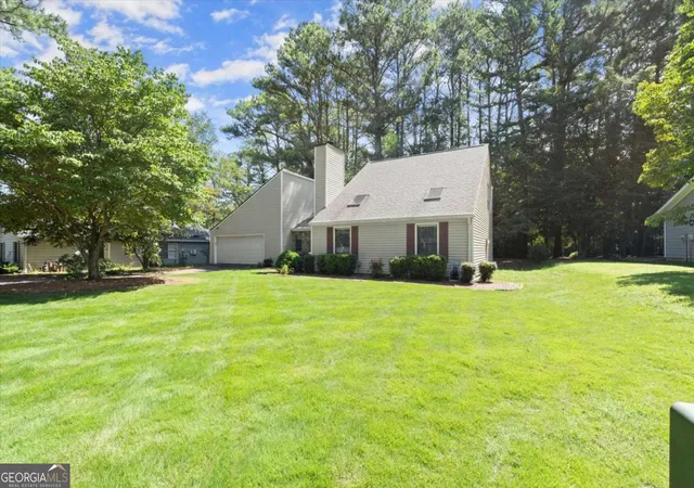 Photo 3 of Single family home for sale at 2272 Macby Dr, Marietta, GA 30066 | MLS# 10827080 | Listing updated on 2026-09-19