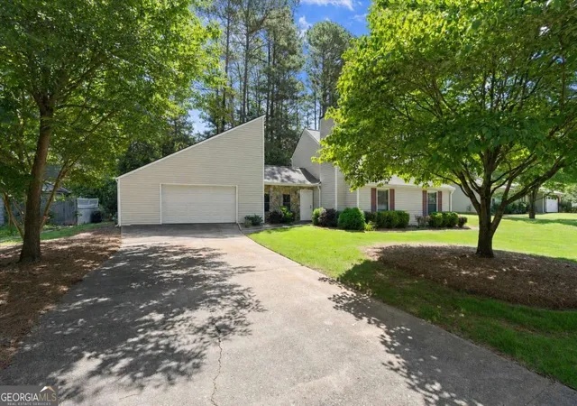 Photo 3 of Single family home for sale at 2272 Macby Dr, Marietta, GA 30066 | MLS# 10827080 | Listing updated on 2026-09-19