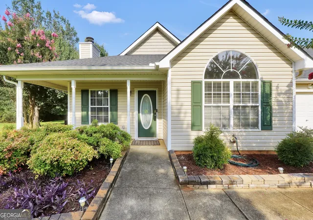 1st image of 1130 Larkspur Dr, Locust Grove, GA 30248 | MLS# 10815687