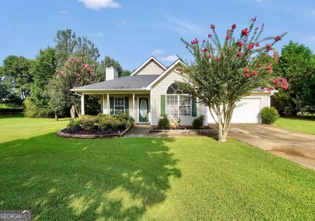 2nd image of 1130 Larkspur Dr, Locust Grove, GA 30248 | MLS# 10815687