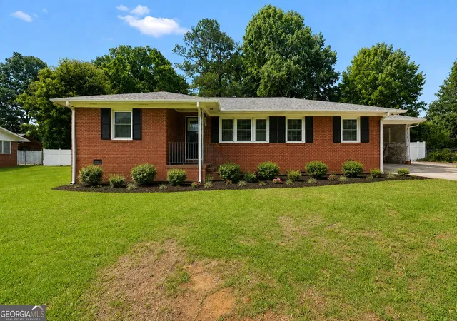 1st image of 105 Pine St, Barnesville, GA 30204 | MLS# 10829126
