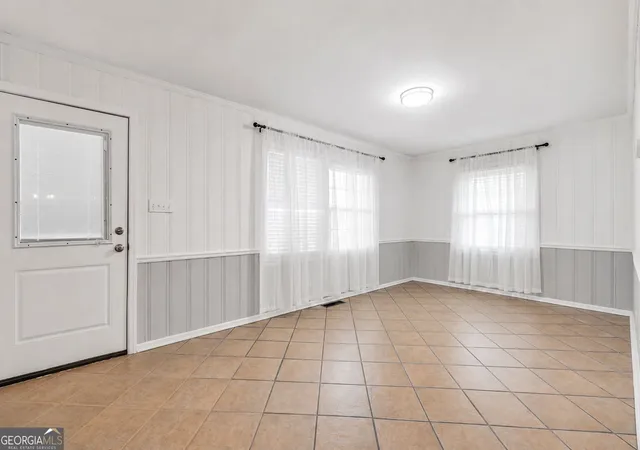 3rd image of 105 Pine St, Barnesville, GA 30204 | MLS# 10829126