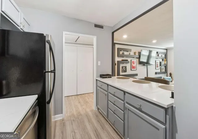 Photo 3 of Condo for sale at 2965 Pharr Ct S NW #512, Atlanta, GA 30305 | MLS# 10715323 | Listing updated on 2026-06-04