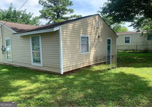 Photo 3 of Single family home for sale at 1933 Henry Crumpton Dr Sw, Birmingham, AL 35211 | MLS# 10801335 | Listing updated on 2026-07-29
