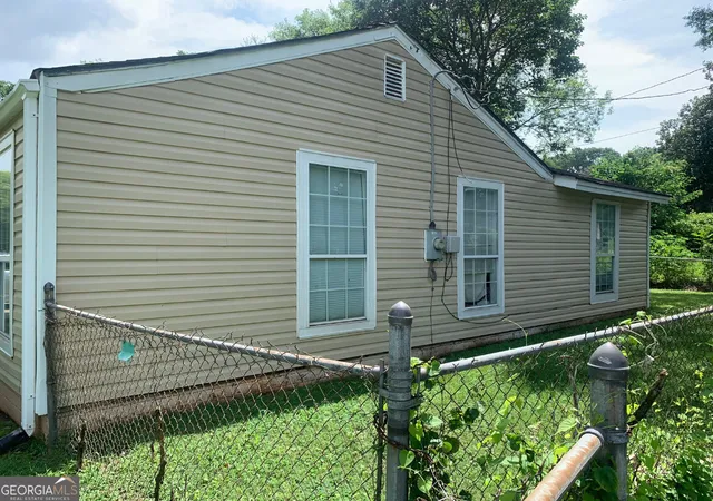 Photo 3 of Single family home for sale at 1933 Henry Crumpton Dr SW, Birmingham, AL 35211 | MLS# 10801335 | Listing updated on 2026-07-29