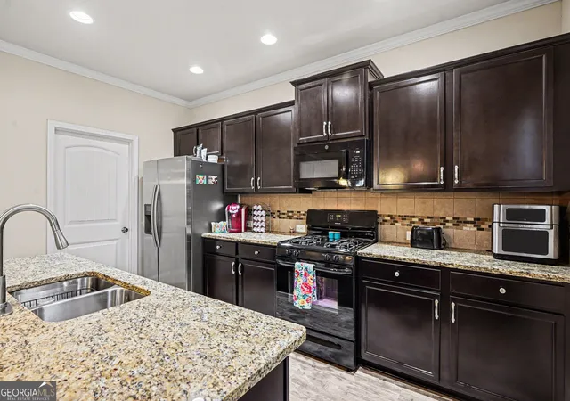Photo 3 of Sale Pending at 138 Paxton Pl, Newnan, GA 30263 | MLS# 10702024 | Listing updated on 2026-05-14