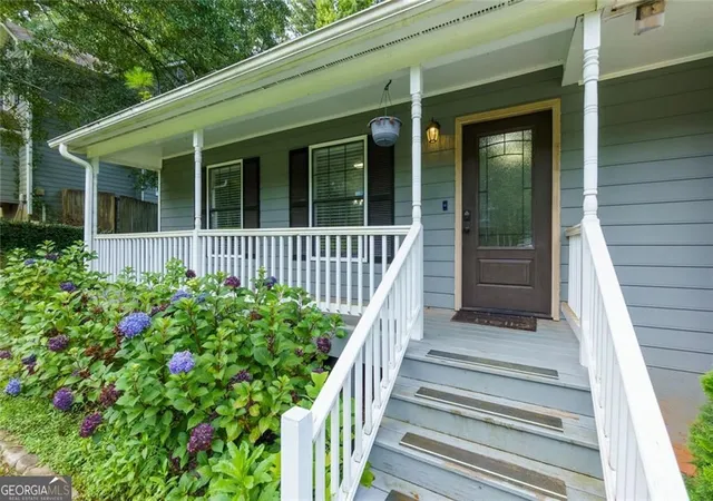 3rd image of 2641 Foxglove Dr Sw, Marietta, GA 30064 | MLS# 10810555