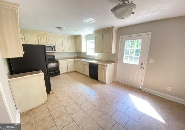 Photo 3 of Sale Pending at 1381 Greentree Pkwy, Macon, GA 31220 | MLS# 10822160 | Listing updated on 2026-09-04