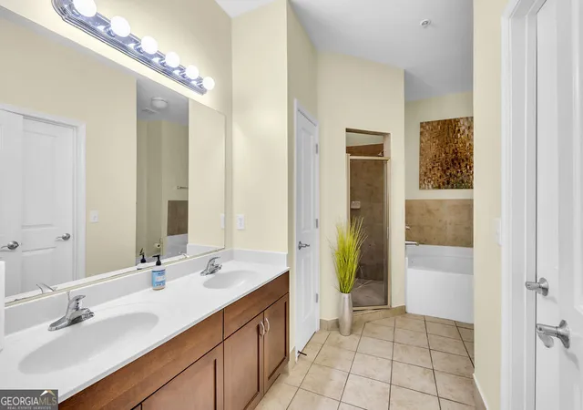 2nd image of 870 Mayson Turner Rd Nw, Atlanta, GA 30314