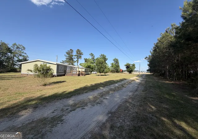 Photo 4 of Manufactured home for sale at 40 Azalea Dr, Hazlehurst, GA 31539 | MLS# 10755951 | Listing updated on 2026-09-27