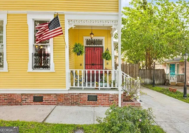 Photo 2 of Single family home for sale at 1007 Lincoln St, Savannah, GA 31401 | MLS# 10807570 | Listing updated on 2026-08-11