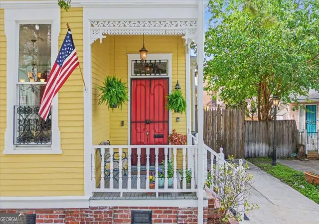 Photo 3 of Single family home for sale at 1007 Lincoln St, Savannah, GA 31401 | MLS# 10807570 | Listing updated on 2026-08-11