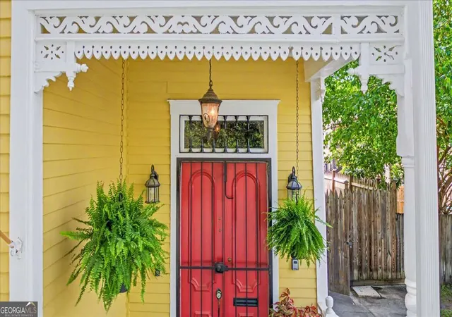 Photo 3 of Single family home for sale at 1007 Lincoln St, Savannah, GA 31401 | MLS# 10807570 | Listing updated on 2026-08-11