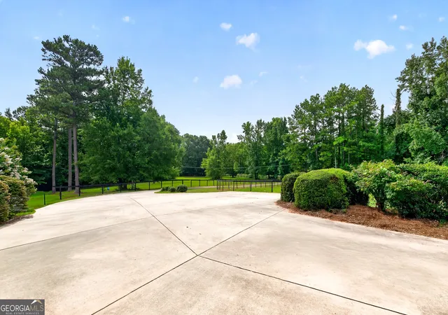 Photo 3 of Sale Pending at 1000 Walton Rd, Newnan, GA 30263 | MLS# 10808011 | Listing updated on 2026-08-13