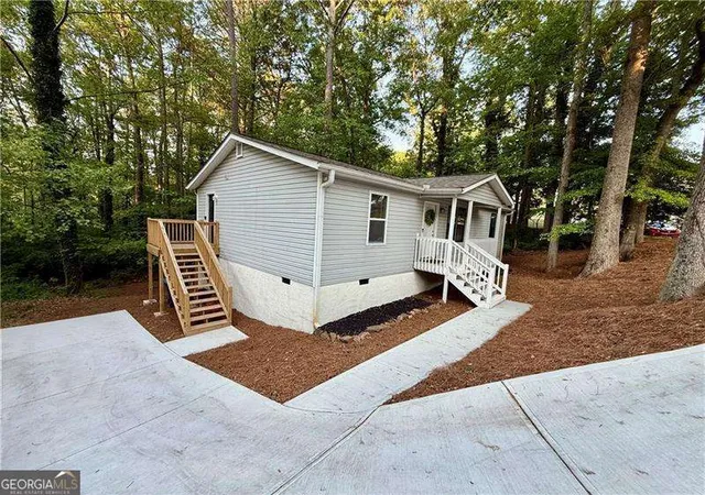2nd image of 140 Rosewood Dr, Dallas, GA 30132 | MLS# 10741611
