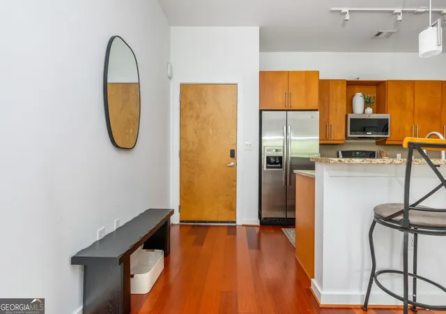 Listing Photo 5 - Condo for sale in building located at 870 Inman Vlg Pkwy Ne, Atlanta, GA 30307 - Unit #201