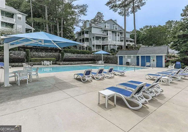 2nd image of 3960 Riverlook Pkwy SE, Marietta, GA 30067