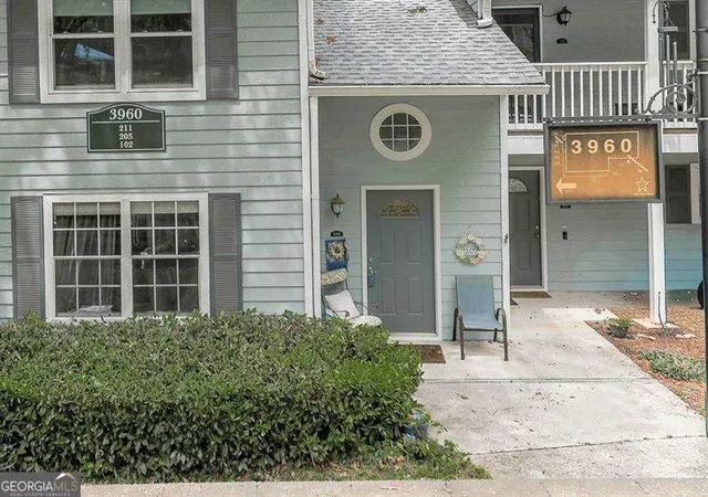 Photo 3 of Condo for sale at 3960 Riverlook Pkwy Se #102, Marietta, GA 30067 | MLS# 10776561 | Listing updated on 2026-08-29