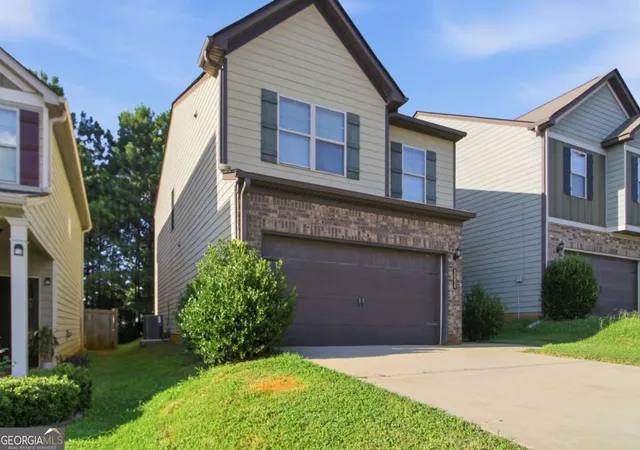 Photo 3 of Sale Pending at 5558 Union Pointe Pl, Union City, GA 30291 | MLS# 10812440 | Listing updated on 2026-10-02