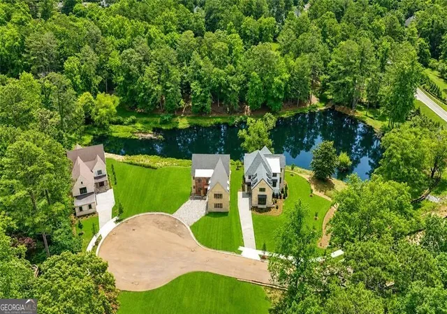 Photo 2 of Single family home for sale at 160 Lake Estates Dr, Roswell, GA 30075 | MLS# 10777536 | Listing updated on 2026-09-18