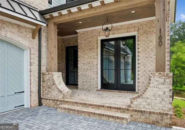 Photo 3 of Single family home for sale at 160 Lake Estates Dr, Roswell, GA 30075 | MLS# 10777536 | Listing updated on 2026-09-18