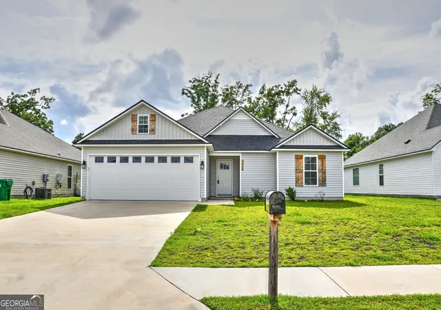 2nd image of 2048 Meadow Cove Dr, Valdosta, GA 31605 | MLS# 10774000