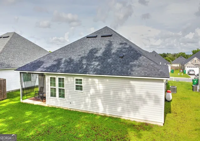 39th image of 2048 Meadow Cove Dr, Valdosta, GA 31605 | MLS# 10774000