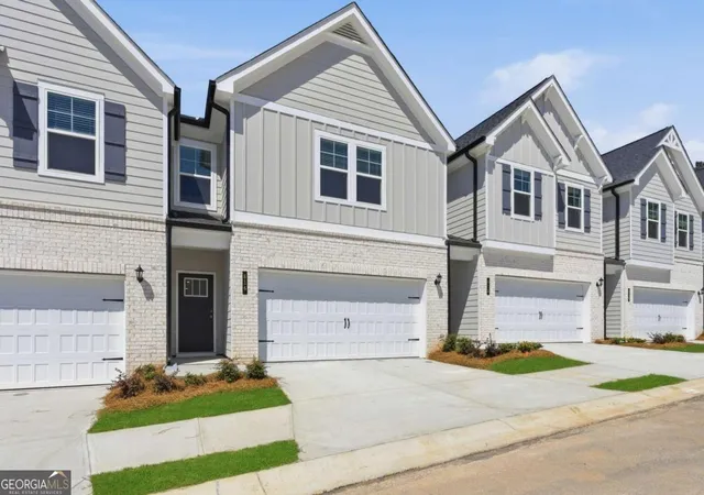 Photo 3 of Townhouse for sale at 663 Treasure Dr, Stockbridge, GA 30281 | MLS# 10814908 | Listing updated on 2026-09-04