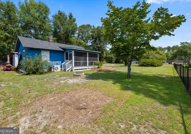 Photo 3 of Single family home for sale at 204 N Ash St, Springfield, GA 31329 | MLS# 10817987 | Listing updated on 2026-09-18