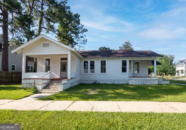 Photo 1 of Single family home for sale at 809 Mary St, Waycross, GA 31503 | MLS# 10811366 | Listing updated on 2026-09-09