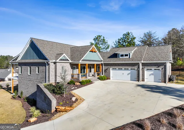 Photo 1 of Single family home for sale at 1675 Currahee Clb Dr, Toccoa, GA 30577 | MLS# 10665771 | Listing updated on 2026-06-17
