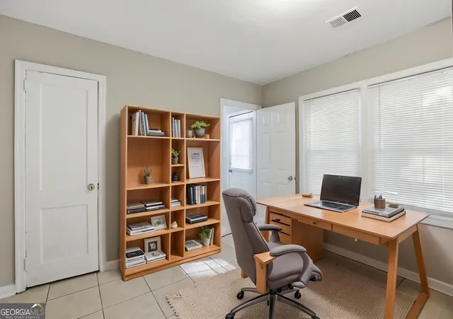 Photo 3 of Single family home for sale at 2275 Old Spring Rd Se, Smyrna, GA 30080 | MLS# 10778247 | Listing updated on 2026-09-19