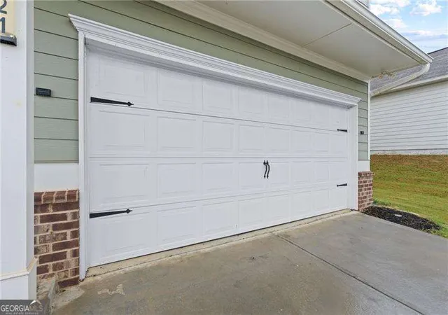 Photo 3 of Single family home for sale at 221 Chase Drew Dr Sw, Cartersville, GA 30120 | MLS# 10828235 | Listing updated on 2026-09-17