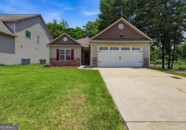 Homes for sale in Phenix City, AL | 2802 Nancy Dr, Phenix City, AL 36870 | MLS# 10804118