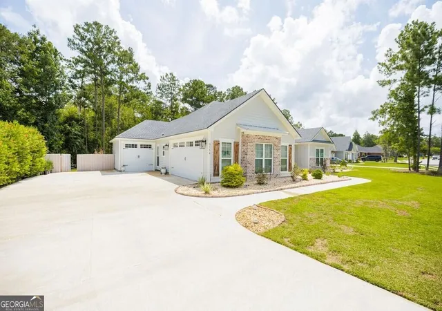 Photo 2 of Single family home for sale at 3754 Knights Mill Dr, Valdosta, GA 31605 | MLS# 10822213 | Listing updated on 2026-09-03