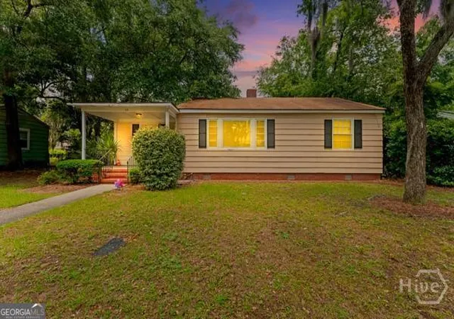 Homes for sale in Savannah, GA | 52 South Parkwood Dr, Savannah, GA 31404 | MLS# 10802944