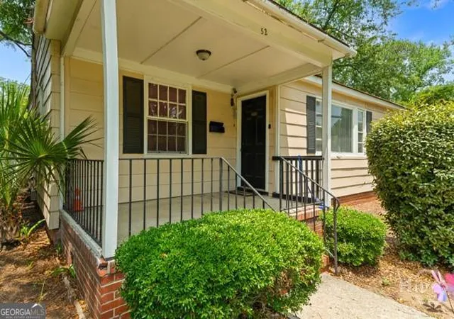 Homes for sale in Savannah, GA | 52 South Parkwood Dr, Savannah, GA 31404 | MLS# 10802944