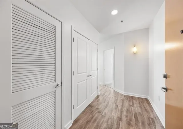 Listing Photo 5 - Condo for sale in building located at 923 Peachtree St Ne, Atlanta, GA 30309 - Unit #1428