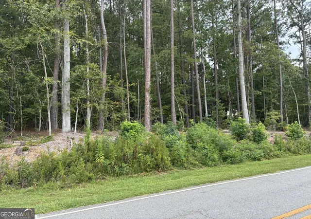 Photo 3 of Sale Pending at 128 Honeysuckle Rd Ne, Milledgeville, GA 31061 | MLS# 10836094 | Listing updated on 2026-09-08