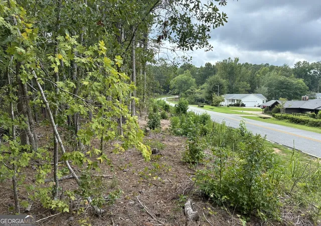 Photo 4 of Sale Pending at 128 Honeysuckle Rd Ne, Milledgeville, GA 31061 | MLS# 10836094 | Listing updated on 2026-09-08