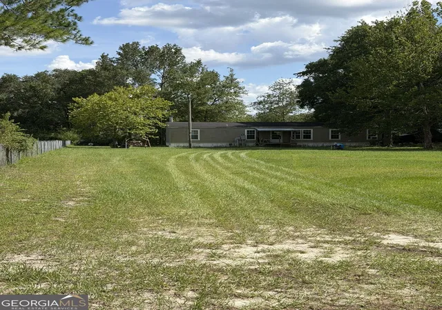 3rd image of 113 Horseshoe Loop, St. George, GA 31562 | MLS# 10824229