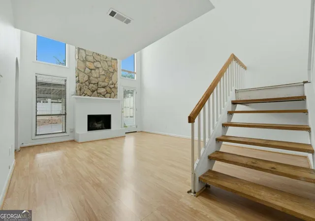 Photo 4 of Townhouse for sale at 605 Serramonte Dr, Marietta, GA 30068 | MLS# 10818409 | Listing updated on 2026-09-25