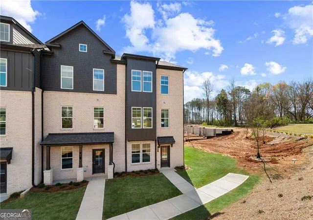 Photo 1 of Sale Pending at 2602 Daybreak Ln, Newnan, GA 30265 | MLS# 10807062 | Listing updated on 2026-09-03