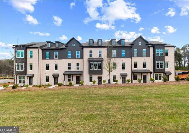 Photo 3 of Sale Pending at 2602 Daybreak Ln, Newnan, GA 30265 | MLS# 10807062 | Listing updated on 2026-09-03