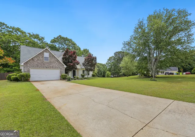 Photo 2 of Single family home for sale at 1300 Sunflower Ct, Locust Grove, GA 30248 | MLS# 10742309 | Listing updated on 2026-09-23