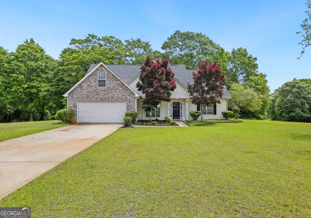 Photo 3 of Single family home for sale at 1300 Sunflower Ct, Locust Grove, GA 30248 | MLS# 10742309 | Listing updated on 2026-09-23