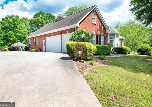 Photo 3 of Single family home for sale at 1510 Pecan Plantation Ct, Loganville, GA 30052 | MLS# 10720931 | Listing updated on 2026-08-23